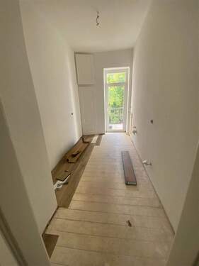 sep. Küche mit Balkonzugang und AK - 