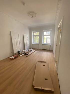 Zimmer 3 mit Stuck - 