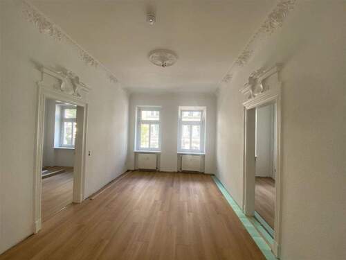 Zimmer 2 mit Stuck - Gohlis* neu renovierte 4 Zimmer-Whg* Altbau mit Charme* Tageslichtbad* sep. Küche* Balkon