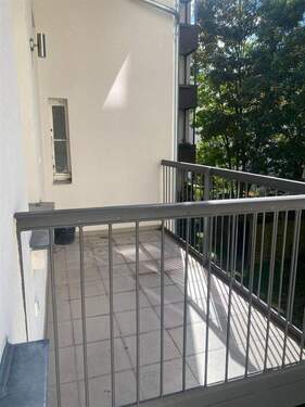 geräumiger Balkon hofseitig - 