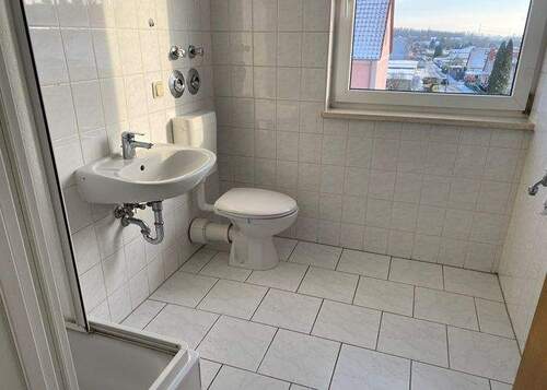 Bad mit Dusche - Etagenwohnung mit 34,00 m² in Oschersleben zur Miete
