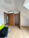 Zimmer 2 mit begehbarem Schrank - 