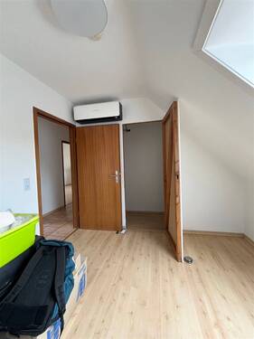 Zimmer 2 mit begehbarem Schrank - 