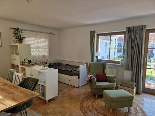 Wohnzimmer / Schlafen - Helle 1-Zimmer-Wohnung in Peißenberg mit Balkon und Garage zu vermieten