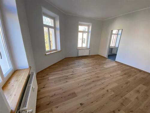 helles Wohnzimmer m,it Zugang zur Küche - Plagwitz* neu renovierte 2 Zimmer-Wohnung* Wannenbad* sep. Küche