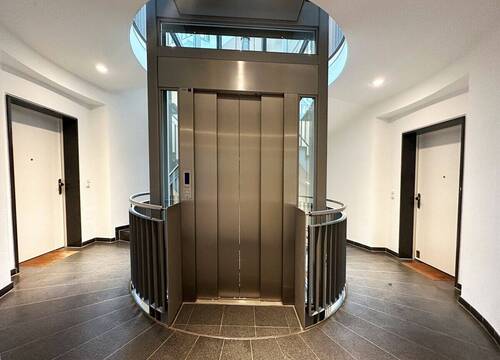 Treppenhaus - 2 Zimmer Etagenwohnung in Hamburg