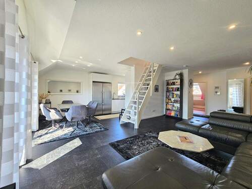 Offene Übergänge im Wohn- Essbereich - 4 Zimmer Etagenwohnung in Usingen