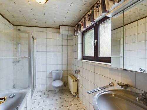 2. Bad mit Wanne und Dusche - 