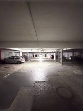 Tiefgaragenstellplatz
- 