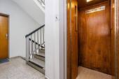 Hausflur vor der Wohnung - 2 Zimmer Etagenwohnung in Berlin