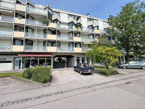 Ansicht des Mehrfamilienhauses mit TG-Einfahrt - Garage, Stellplatz in Unterschleißheim