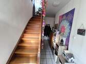 Flur mit Treppe - Doppelhaushälfte mit 93,60 m&sup2; in Hückelhoven zum Kaufen