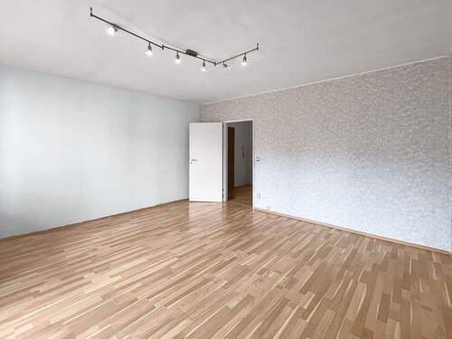 Wohnzimmer - 2 Zimmer Etagenwohnung zum Kaufen in Kerpen