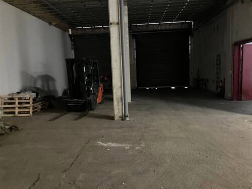 Die Rolltore von Innen - Halle in Kassel