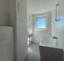 Lass die Sonne rein...helle, moderne 2-Zimmer-Wohnung, einzugsfertig nach Renovierung, Einbauküche gegen Aufpreis möglich - Zwickau Pölbitz