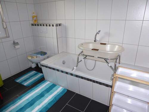 Badewanne, WC im Bad - 