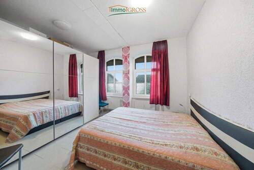 Geräumiges Schlafzimmer - 3 Zimmer Etagenwohnung zum Kaufen in Hausen im Wiesental