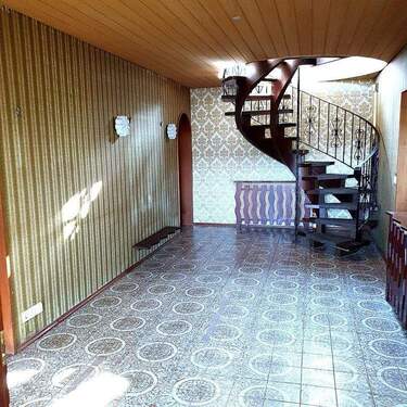 Flur_Eingangsbereich - 4 Zimmer Einfamilienhaus zum Kaufen in Pforzheim