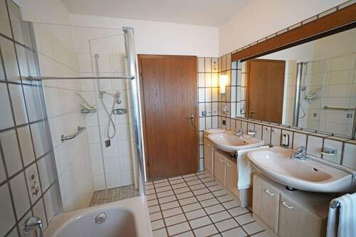 Badezimmer (Erdgeschoss) - 