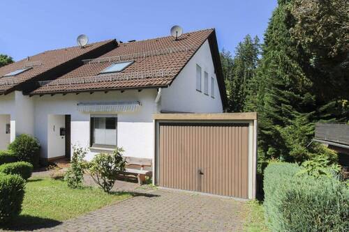 Haus mit Garage - Zögern Sie nicht: Gepflegte Doppelhaushälfte mit Garten& Garage