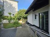 Eingangsbereich - Traumhaftes Zweifamilienhaus mit Garten, PV & gehobenem Komfort, Frankfurt 45 Min.