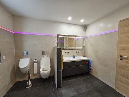 Bad OG mit WC und Urinal - 