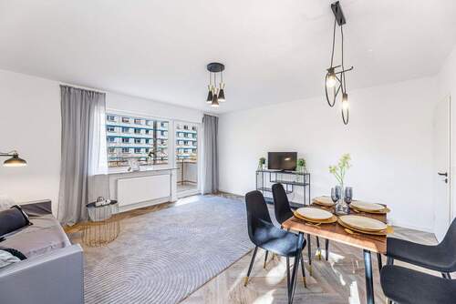 Geräumiges Wohnzimmer - PROVISIONSFREI: Frisch sanierte 3-Zimmer-Wohnung mit Balkon & Aufzug - zentral in Bamberg