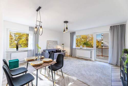 Sonniges Wohnzimmer mit Balkon - 3 Zimmer Etagenwohnung zum Kaufen in Bamberg