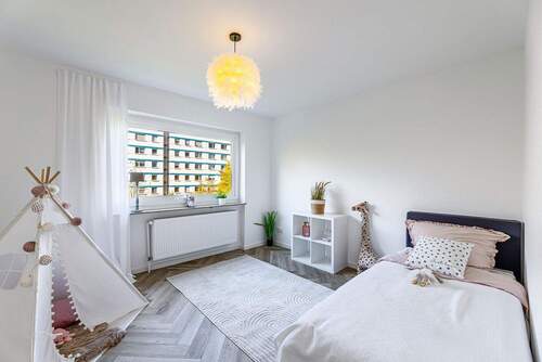 Helles Kinderzimmer - 