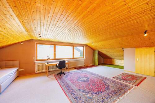 Studio Dachgeschoss - 4 Zimmer Einfamilienhaus in Steinheim an der Murr