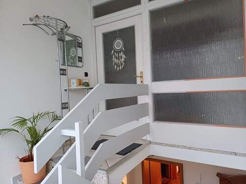 OG: Abgeschlossene Wohnung - 