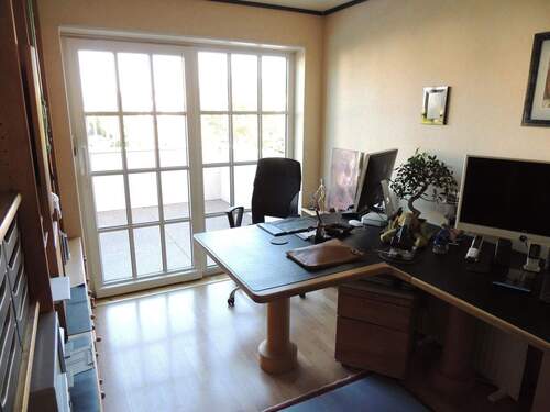 Büro 2/Schlafzimmer mit Balkon - 