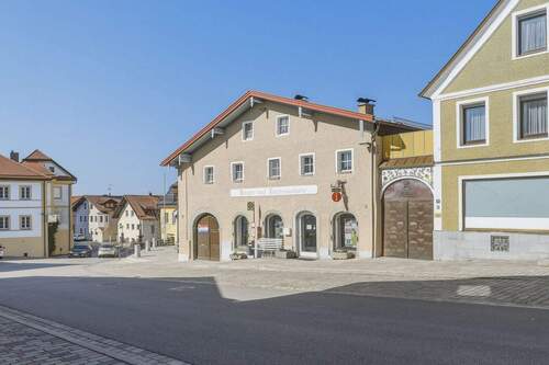 Außenansicht - Historisches Wohn- und Geschäftshaus mit viel Potential im Baudenkmal Ensemble Markt Untergriesbach