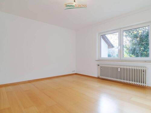 Helles Schlafzimmer - Mehrfamilienhaus, Wohnhaus mit 179,90 m&sup2; in Rümmingen zum Kaufen