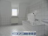 Wannenbad mit Tageslicht - 