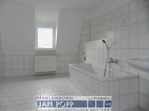 Wannenbad mit Tageslicht - 