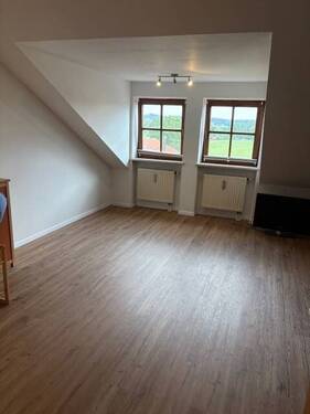 Wohn/Ess-Zimmer Bild 1 - Charmante 2-Zimmer-Wohnung in guter Lage in Pfarrkirchen
