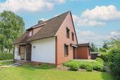 Außenansicht_ - Zweifamilienhaus mit großem Grundstück, Gartenidylle und vielseitiger Nutzung