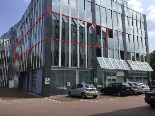 Fensterfront_2.OG_hinten_links.jpg - 8 Zimmer Büro zur Miete in Kassel