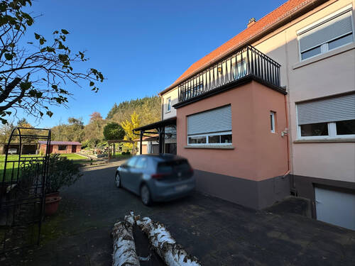 Seitenansicht - 9 Zimmer Mehrfamilienhaus, Wohnhaus in Becherbach/Gangloff