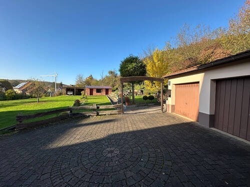 Ansicht mit Grundstück - Mehrfamilienhaus, Wohnhaus mit 218,00 m&sup2; in Becherbach/Gangloff zum Kaufen