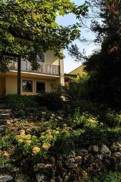 Terrasse und Nebengebäude - 