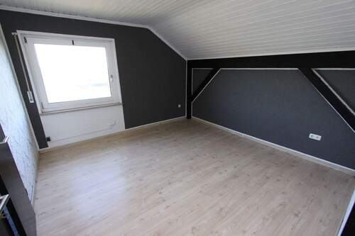 Bild 3 - 7 Zimmer Mehrfamilienhaus, Wohnhaus in Wölfersheim