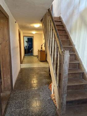 Flur + Treppenhaus EG - 