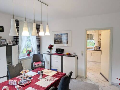 Esszimmer mit Blick in die Küche - 