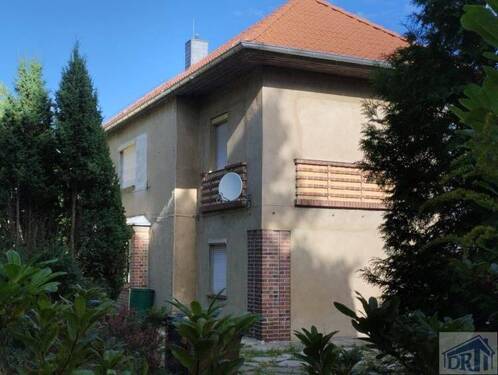 Wohnhaus - Anpacker gesucht! - Wohnhaus mit Doppelgarage, Gartenpavillon und großem Grundstück