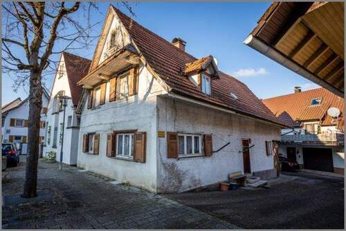 Eingang / 1 Pkw-Stellplatz - 6 Zimmer Einfamilienhaus zum Kaufen in Renchen