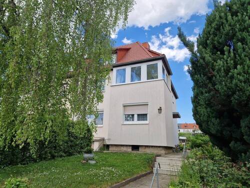 Ansicht Straße - 6 Zimmer Einfamilienhaus zum Kaufen in Erfurt
