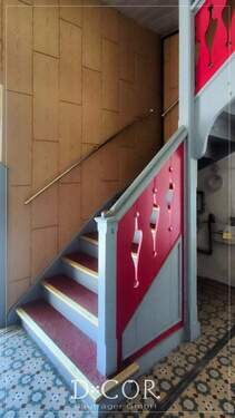 charmante, handwerklich gefertigte Treppe - 