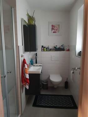 Gäste-WC mit Dusche - 